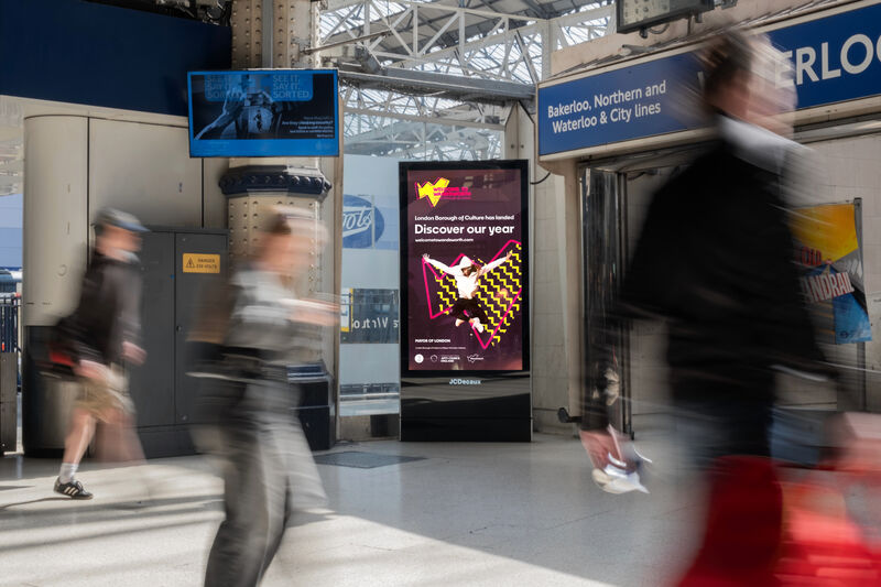 A Welcome to Wandsworth advertisement in a train stattion 